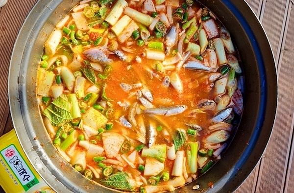 맛깔나게 끓여드립니다~! 실버프리표 어죽~!