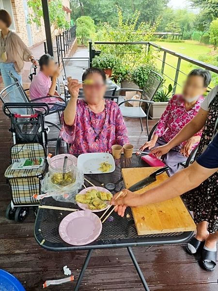 해물 듬뿍~! 사랑듬뿍 해물파전~!