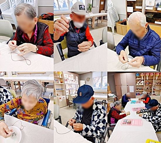 2021년 11월 25일 미술활동 (목걸이 만들기/색칠하기)